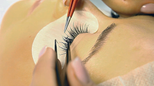 How to Apply Eyelash Extensions in 8 Simple Steps